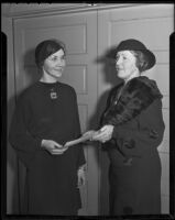 Mrs. John H. Robertson hands a certificate of award from the General Federation of Women's Clubs to Helen Cherry, 1936
