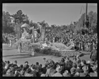 "Marie Antoinette and Louis XVI" float at the Tournament of Roses Parade, Pasadena, 1936