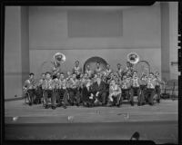Ernie Nevers poses with Betty Bailey and the Southern Methodist University Mustang Band, Los Angeles, 1935