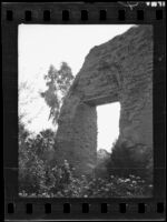 Ruins of a wall at Mission San Juan Capistrano, San Juan Capistrano, 1936