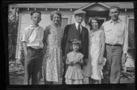 Mertie West poses with her step-son, father, step-daughter, son-in-law, and granddaughter, Glendale, about 1932