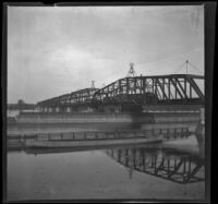 Trestle locomotive bridge over the Mississippi River, Burlington, 1900