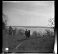 A couple walks the grounds of the Mount Vernon Estate near the Potomac River, Mount Vernon, 1914