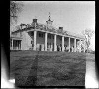Eastern façade of George Washington's Mount Vernon Estate mansion, viewed from the southeast, Mount Vernon, 1914