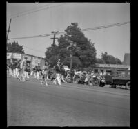 Decoration Day Parade and spectators, Glendale, 1937