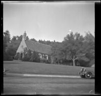 Wee Kirk o' the Heather with trees surrounding it, Glendale, 1939