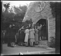 Guests walk into the Wee Kirk o' the Heather for the wedding of Sam Longstreet and Cosette Pohle, Glendale, 1939
