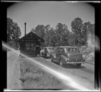 Cars arrive at the Grand Canyon checking station, Grand Canyon, 1942