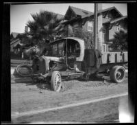 Wrecked truck sitting on the side of the road, Oakland vicinity, about 1915