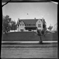 Residence of John S. Cravens, viewed from across the street, Pasadena, 1899