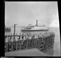 Ferry approaching the shore, San Francisco, 1900