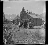 H. H. West's family arriving at Farrington's Ranch, Big Pine vicinity, 1914