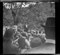 Jim Jeffries addresses the attendees of the Rubber Men's Picnic, Santa Monica Canyon, about 1908