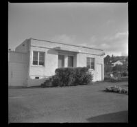 Exterior of a unit at Park Lane Auto Court, Oakland, 1942