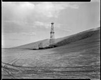 Oil derrick at Devil's Den near Kettleman Hills, Kings County, 1932