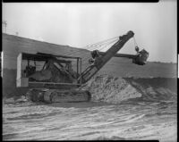 Power shovel at Kettleman Hills, Kings County, circa 1932