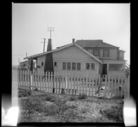 H. H. West's beach cottage, viewed from the side, Venice, [about 1948]