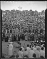 Thousands gather for Easter service at Mt. Helix, La Mesa, 1936