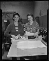 Olga Smith and Leatha Miner wrap bottles of wine, Guasti, 1936