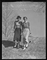 Marjorie Chapman Ferrie and Peggy Graham on the golf course at Griffith Park, Los Angeles, 1938-1939