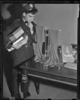 Leo Cardioty, Postal Telegraph messenger, shops for ladies' hosiery, Los Angeles, 1938