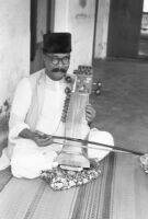 Ramzan Khan playing a sāraṅgī, Mumbai (India), 1963