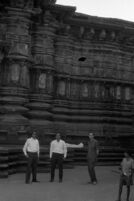 Group portrati at the Mahalakshmi Temple, Kolhapur (India), 1963