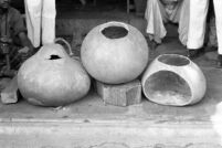 Three gourds for sitar or tanpura at Vilayat Khan brothers, Miraj (India), 1963