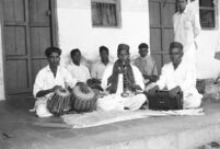 Tipanne Sadesiva (shehnai), flanked by musician (tabla) and musician (surpeti), Miraj (India) 1963