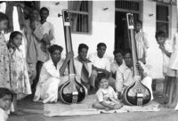 Group portrait of the familiy of instrument maker Abdul Karim, Miraj (India), 1963