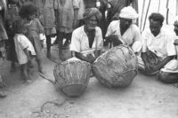 Lambadi musicians playing nagara and thali, Hyderabad (India), 1963