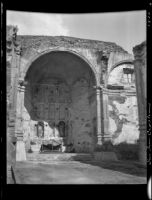 Ruins of the church at the Mission San Juan Capistrano, San Juan Capistrano, 1920