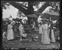 Outdoor market, Escuintla (Guatemala), 1914