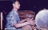 Kendang gending and ketipung k.batagan (background)